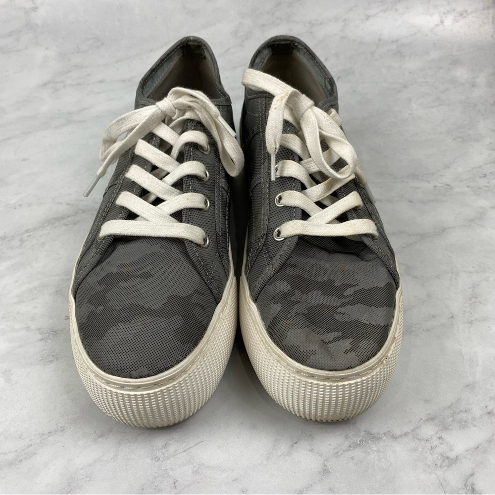 Steve Madden: Emmi Reflective Camo Platform Sneakers Full Lace Up Shoes Size 10 - Picture 2 of 8